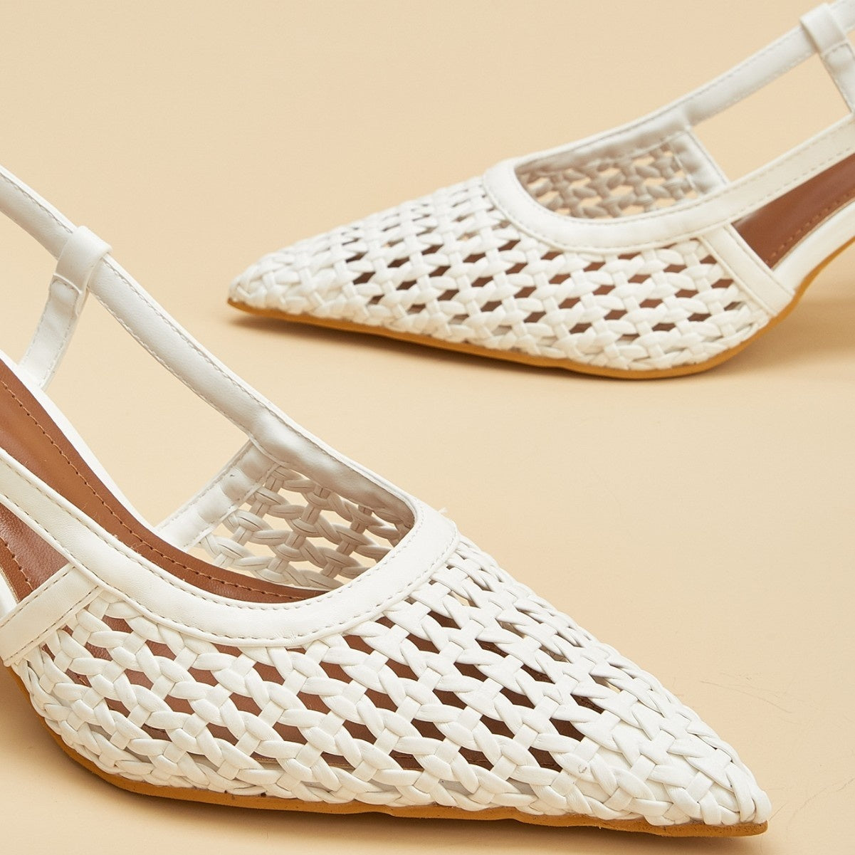 White Pointed-Toe Woven Mesh Sandals | Elegant Closed-Toe Summer Flats | Luxury Breathable Mesh Slingback Shoes | Trendy Minimalist White Pointed Sandals | 2026 High-Fashion Lightweight Summer Footwear