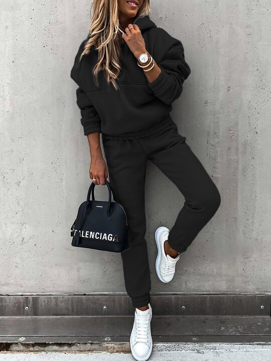 Women’s New Hooded Sweatshirt & Joggers Sports Suit | Elegant 2-Piece Slim-Fit Tracksuit | Trendy Long Sleeve Hoodie & Sweatpants Set | High-Sense Activewear Lounge Set | 2026 Urban Sportswear Collection
