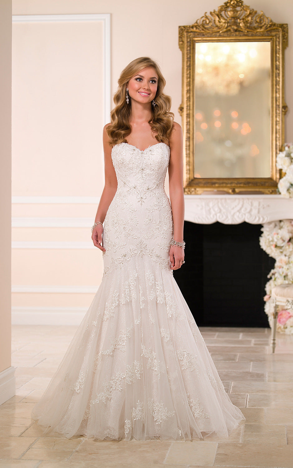 Luxury Trailing Lace Wedding Dress | Elegant Tube Top Bridal Gown with Long Train | Vintage-Inspired Lace Wedding Dress | Dreamy High-Sense Marriage Gown | 2026 High-Fashion Royal Bridal Wear