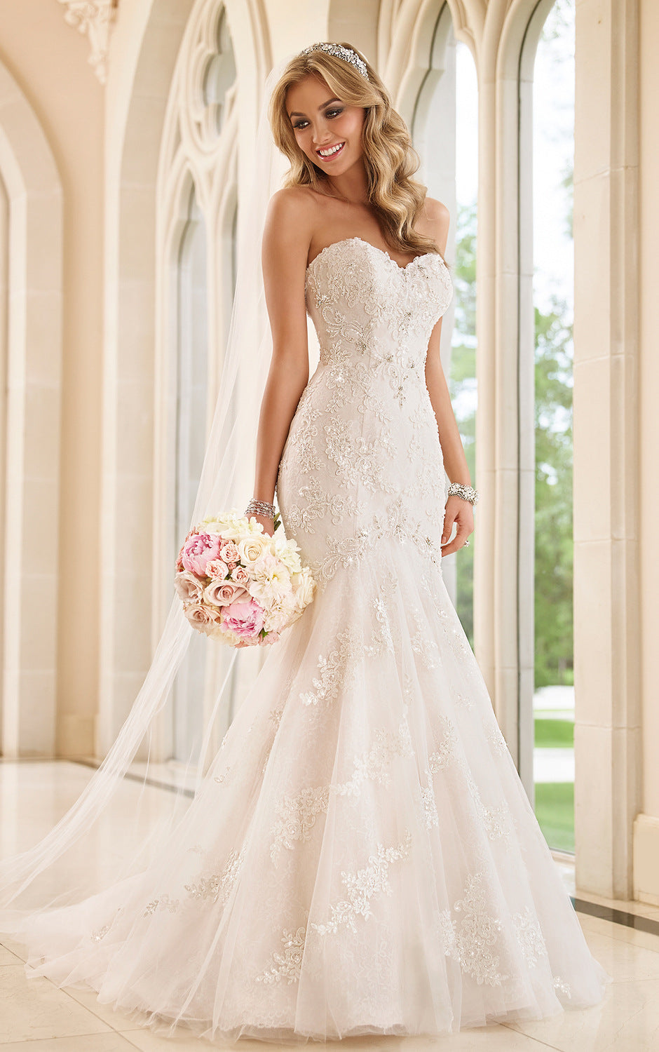 Luxury Trailing Lace Wedding Dress | Elegant Tube Top Bridal Gown with Long Train | Vintage-Inspired Lace Wedding Dress | Dreamy High-Sense Marriage Gown | 2026 High-Fashion Royal Bridal Wear