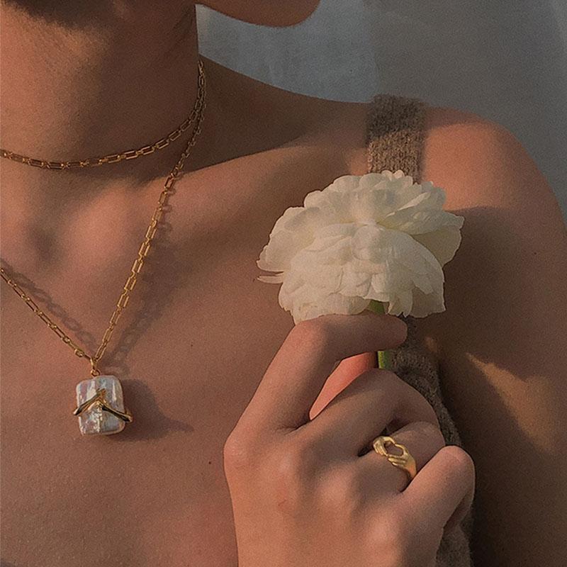 Unique Square Baroque Pearl Couple Necklace | Luxury Natural Pearl Pendant for Lovers | Valentine’s Day Anniversary Gift Jewelry | Trendy Geometric Pearl Necklace Set | 2026 High-Fashion Artisan Couple Jewelry