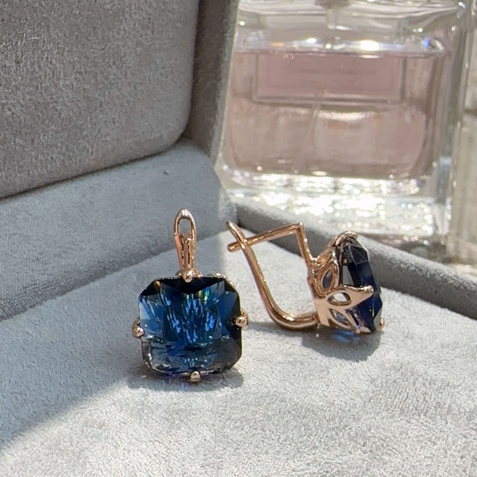 Ornament Sapphire Blue Earrings & Necklace Set | High-Sense Royal Zircon Jewelry | Trendy Minimalist Deep Blue Pendant & Studs | Luxury-Label Statuesque Evening Set | 2026 High-Fashion Radiant Women’s Accessories