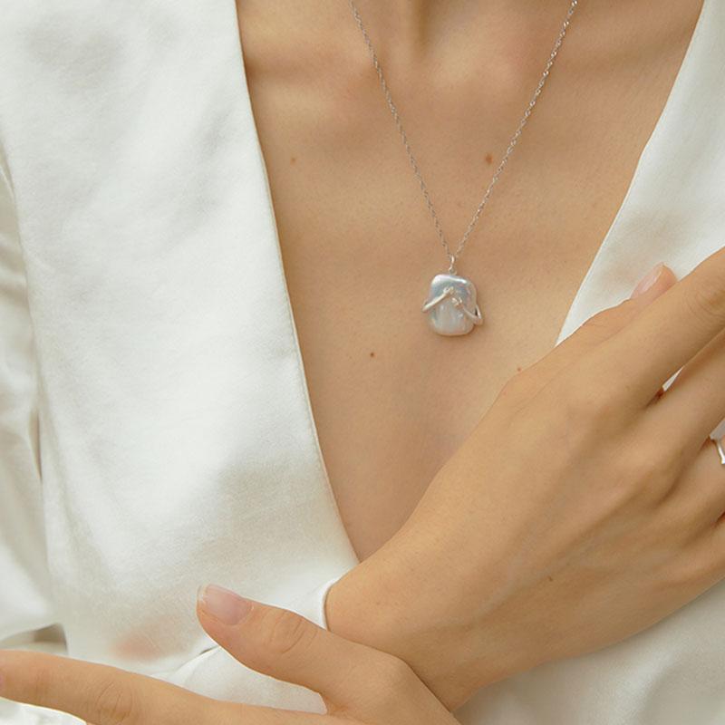 Unique Square Baroque Pearl Couple Necklace | Luxury Natural Pearl Pendant for Lovers | Valentine’s Day Anniversary Gift Jewelry | Trendy Geometric Pearl Necklace Set | 2026 High-Fashion Artisan Couple Jewelry