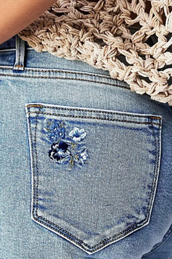 Women’s Loose Straight-Leg Jeans | Casual Light Blue Relaxed Fit Denim | Trendy Wide-Leg High-Waisted Jeans | Premium Soft Light-Colored Trousers | 2026 Summer Essential Denim