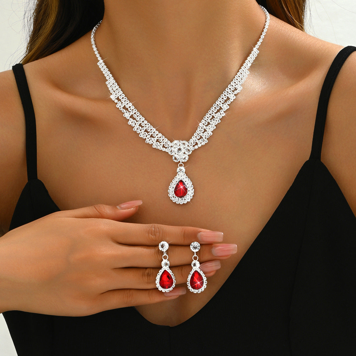 Diamond-Studded Teardrop Flower Necklace and Earring Set | Chic Floral Crystal Jewelry Set for Women | High-Sense Evening Party Jewelry | Trendy Minimalist Teardrop Pendant Set | 2026 High-Fashion Luxury Bridal Jewelry