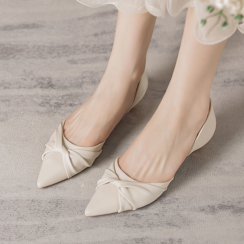 Women’s Low-Heeled Hollow-Out Bow Pumps | High-Sense Versatile Kitten Heels | Trendy Minimalist Professional Pointed-Toe Shoes | Luxury-Label Statuesque Office Footwear | 2026 High-Fashion Radiant Comfort Heels