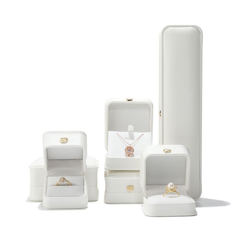 Crown Rounded Jewelry Ring & Pendant Box | High-Sense Luxury Bracelet Packing Case | Trendy Minimalist Jewelry Presentation Box | Luxury-Label Statuesque Gift Packaging | 2026 High-Fashion Radiant Storage Essential